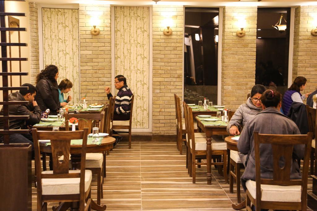 Da Yatra Courtyard Hotel Pokhara Ngoại thất bức ảnh