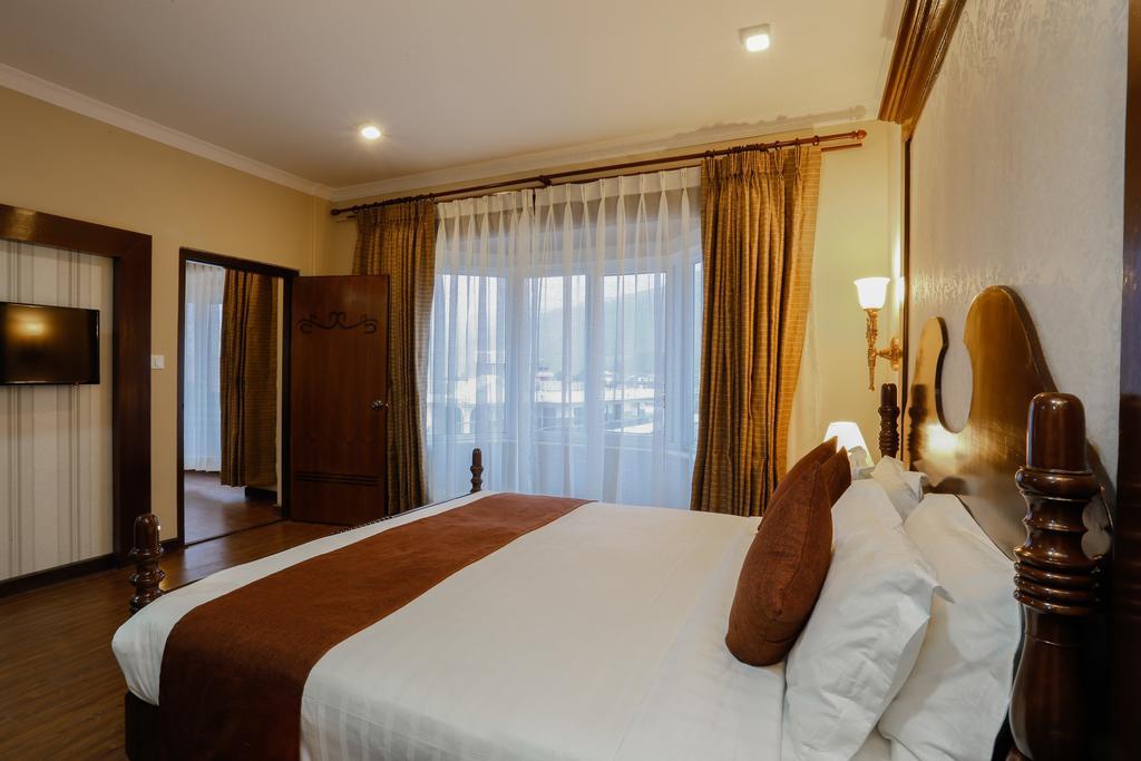 Da Yatra Courtyard Hotel Pokhara Ngoại thất bức ảnh