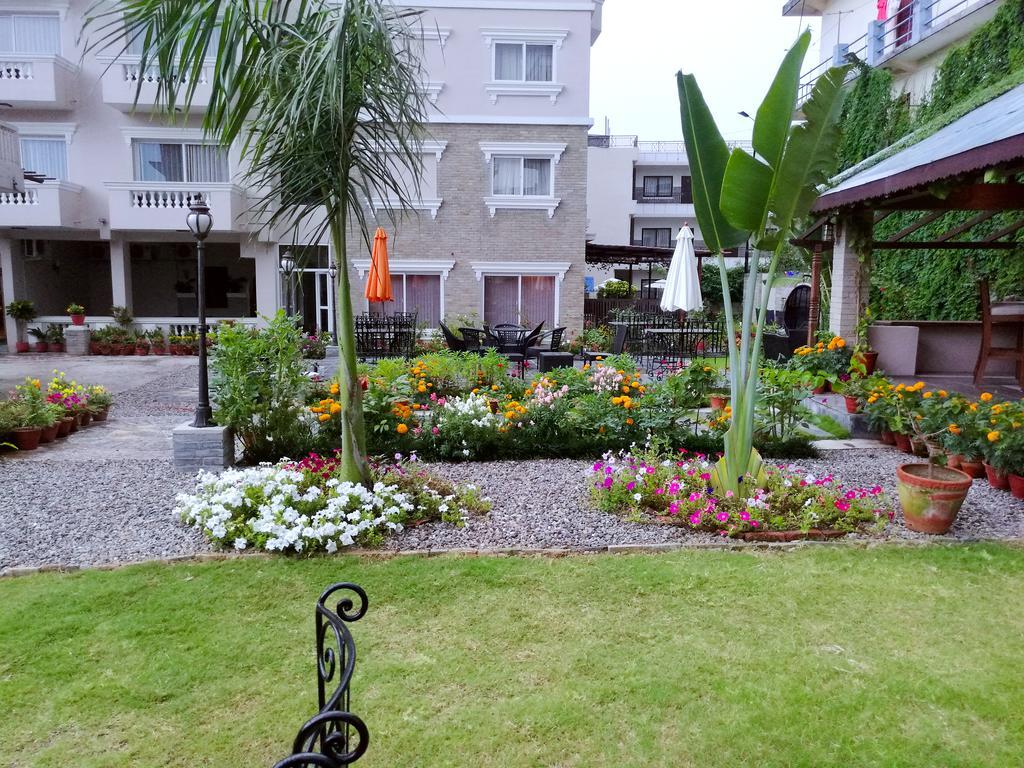 Da Yatra Courtyard Hotel Pokhara Ngoại thất bức ảnh