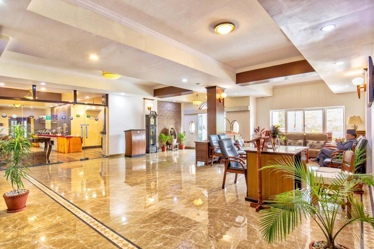 Da Yatra Courtyard Hotel Pokhara Ngoại thất bức ảnh